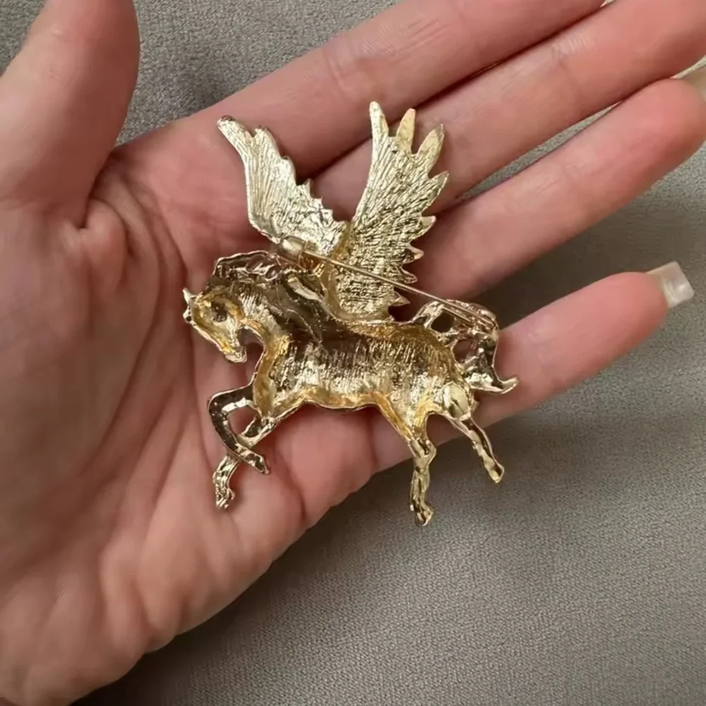 Porcelain Pegasus Blue White Brooch - Picture 4 of 5